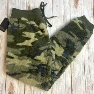 PJ Salvage Fleece Camo Lounge Joggers Pants Size S Small NWT
